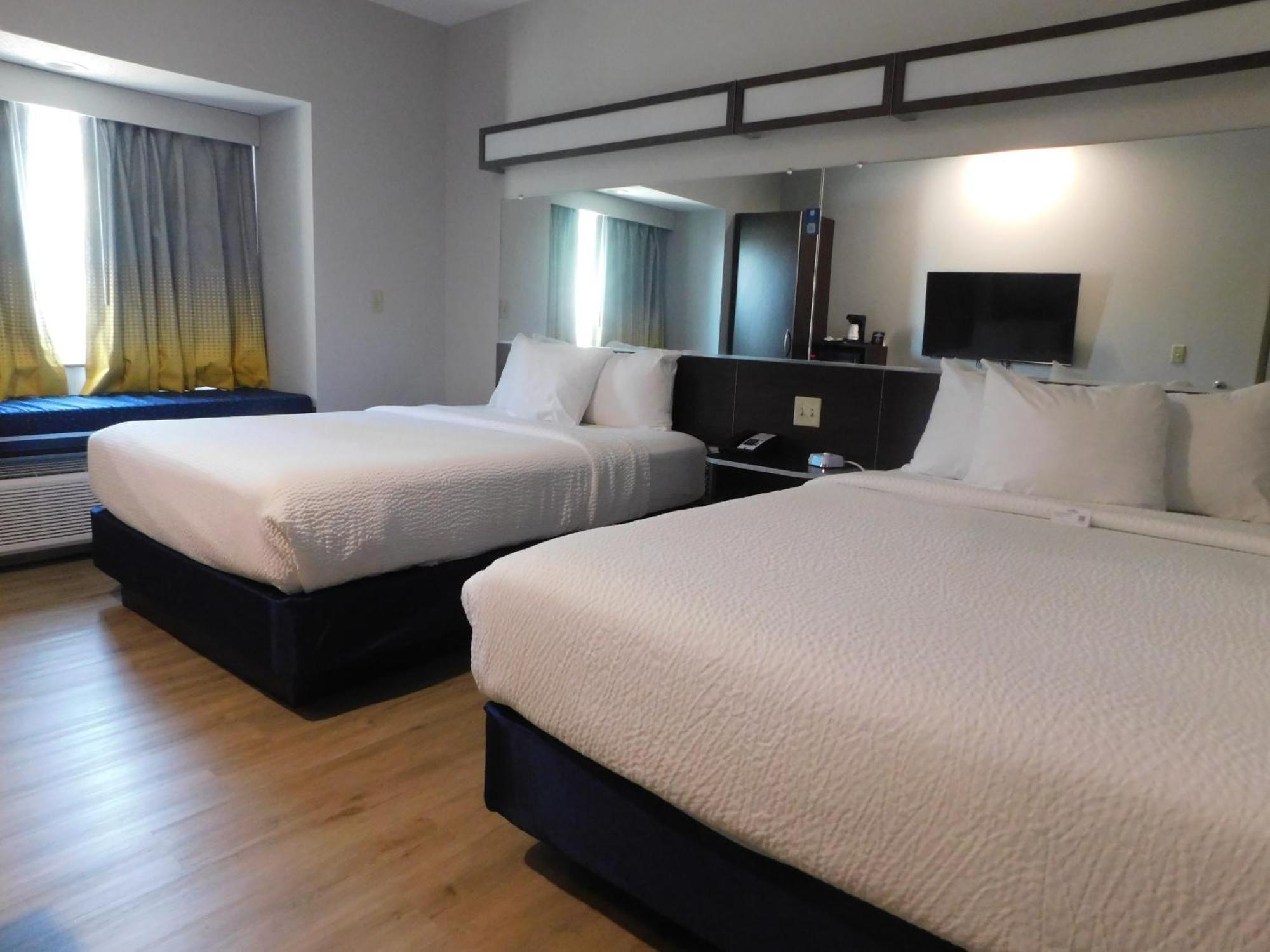 Microtel & By Wyndham Wheeling At The Highlands Hotel