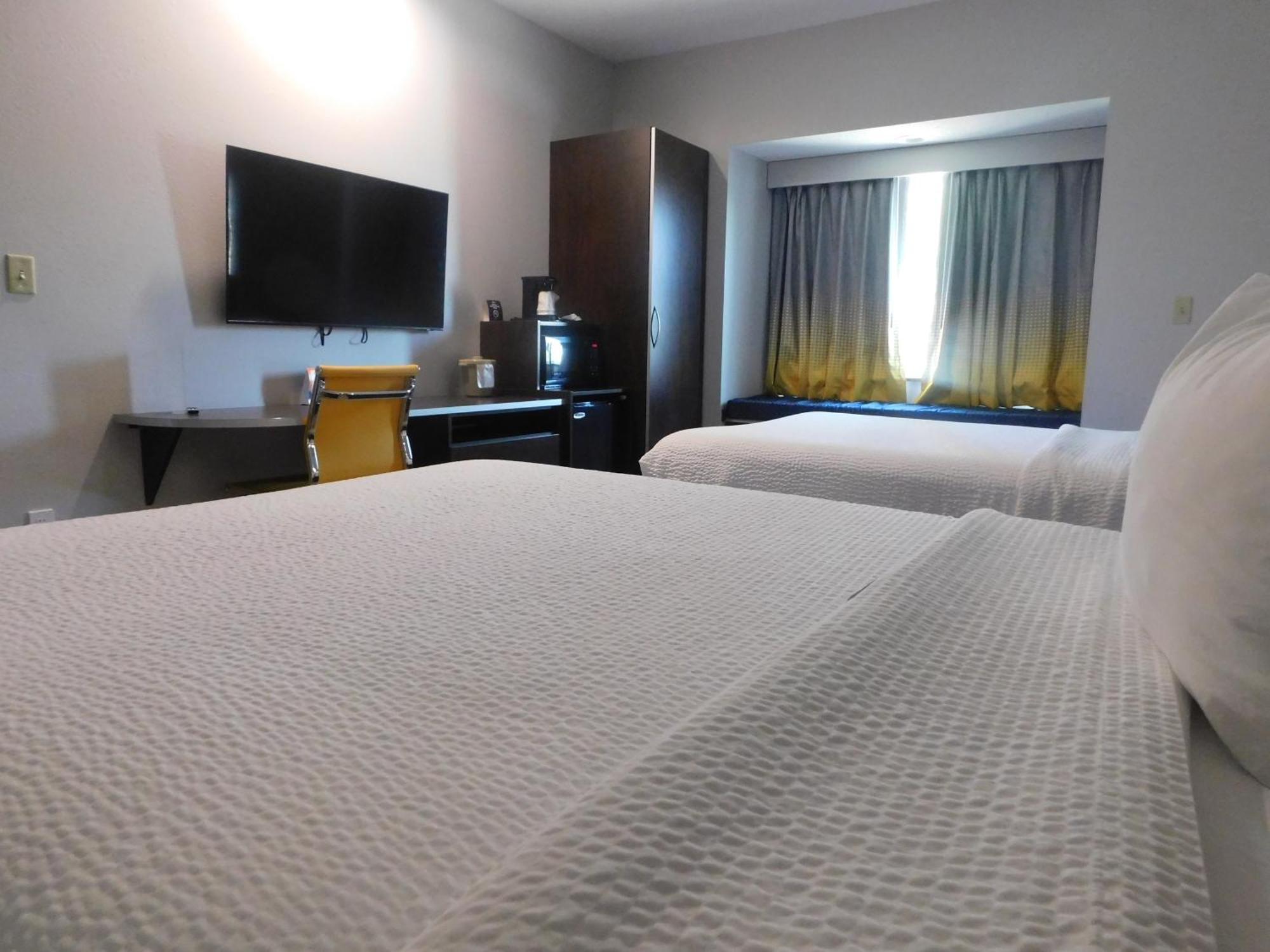 Microtel & By Wyndham Wheeling At The Highlands Hotel 2*