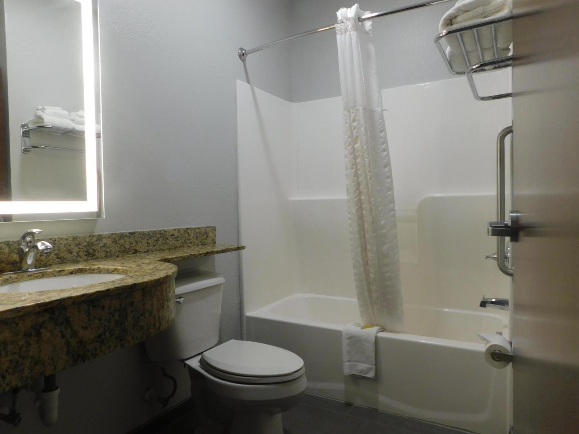 Microtel & By Wyndham Wheeling At The Highlands Triadelphia