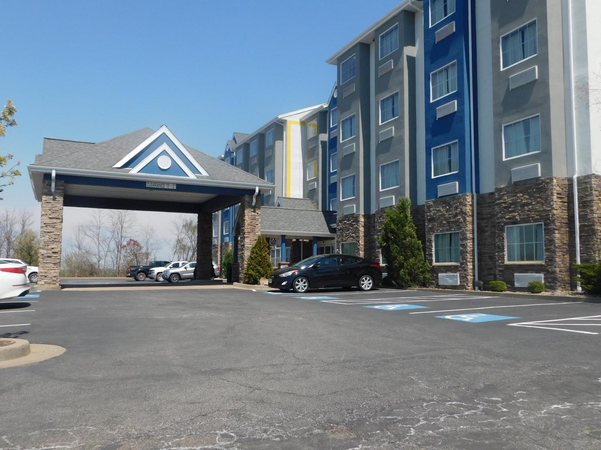 Microtel & By Wyndham Wheeling At The Highlands