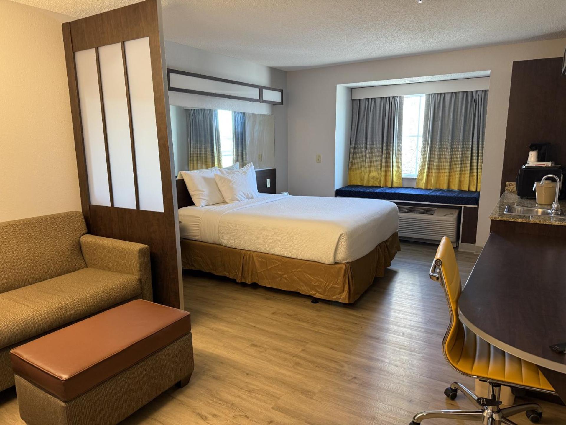 Microtel & By Wyndham Wheeling At The Highlands Triadelphia