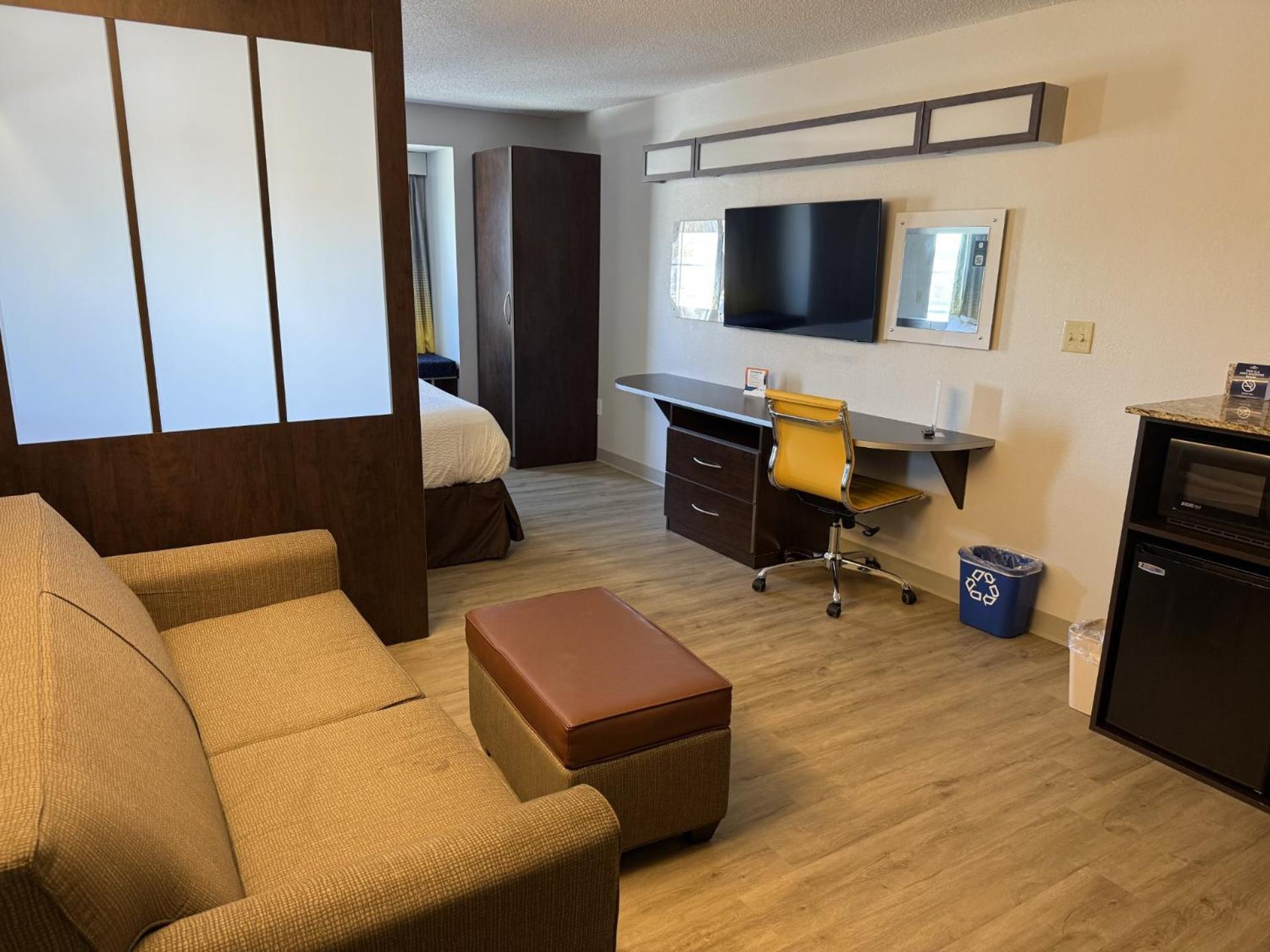 Microtel & By Wyndham Wheeling At The Highlands Hotel