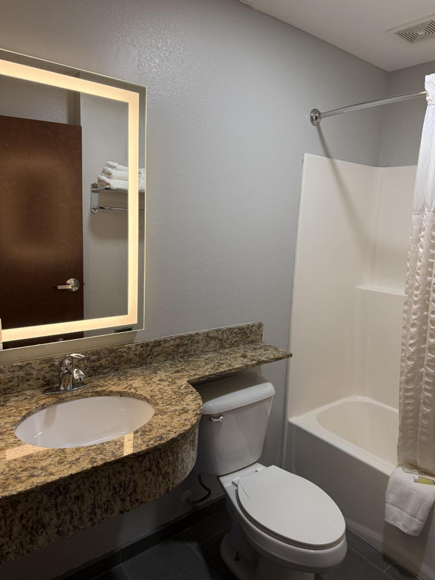 Microtel & By Wyndham Wheeling At The Highlands Hotel