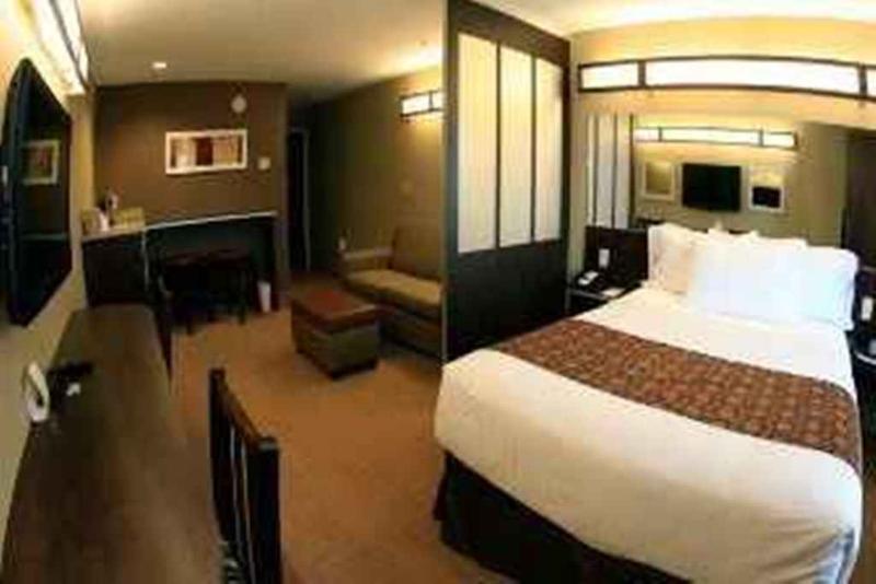 Microtel & By Wyndham Wheeling At The Highlands Triadelphia